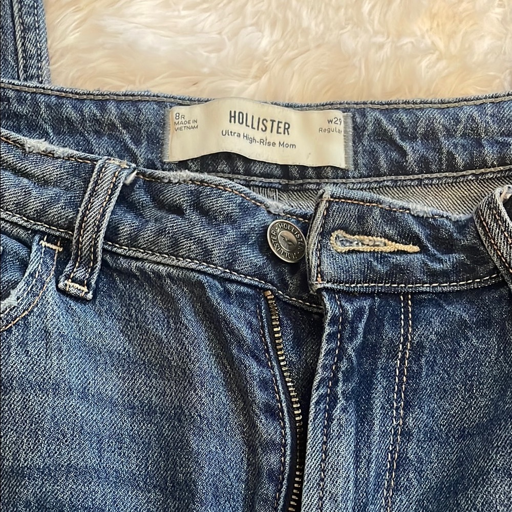 Hollister Ultra High-Rise Mom Jeans in Medium Blue
